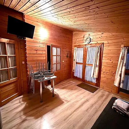 Domki I Kajaki U Krysi Apartment *